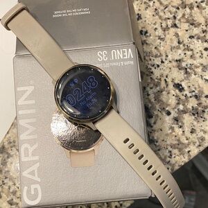 Garmin Venu 3S Smartwatch - Gold Bezel with Tan Strap